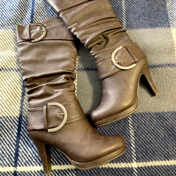 Brown mid-calf boots - Picture 1 of 3